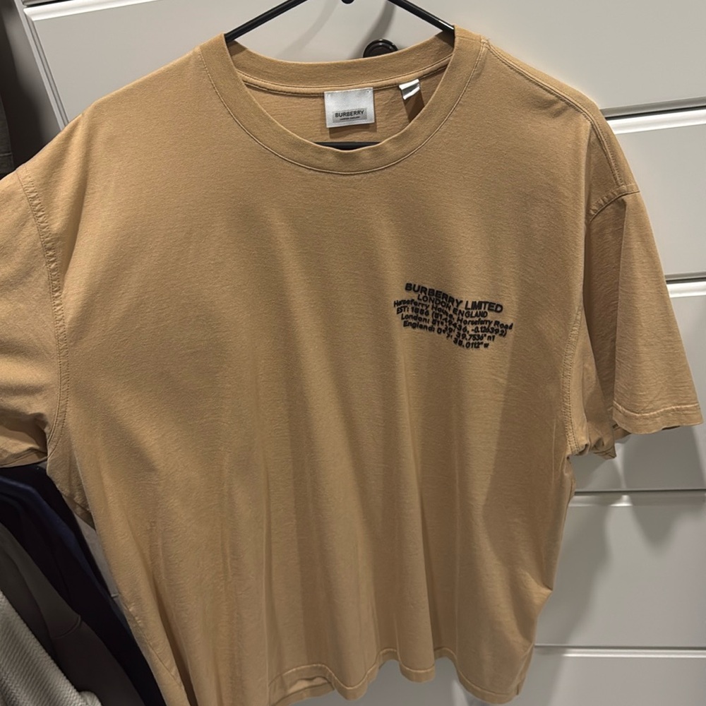 Men’s Burberry oversized T shirt size large